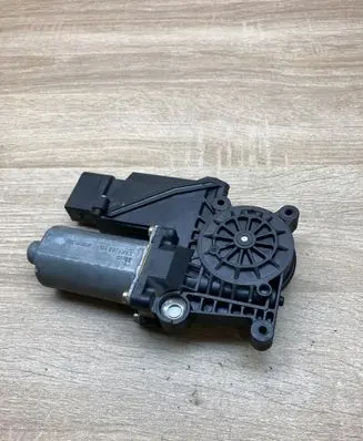 Mercedes-Benz A W168 Front door window regulator motor 101154301 0130821698