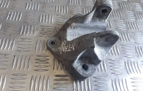 Nissan Qashqai Engine mounting bracket 11332JD700