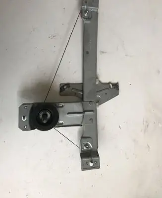 Rear door manual window regulator