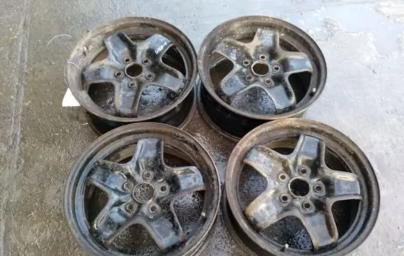 Volkswagen Golf V R16 steel rim 