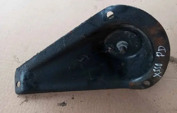 Jaguar XJ X300 Engine mount bracket