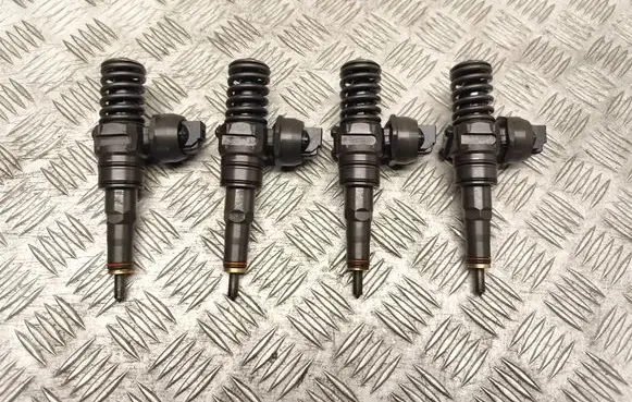Volkswagen PASSAT B6 Fuel injectors set 038130073AG