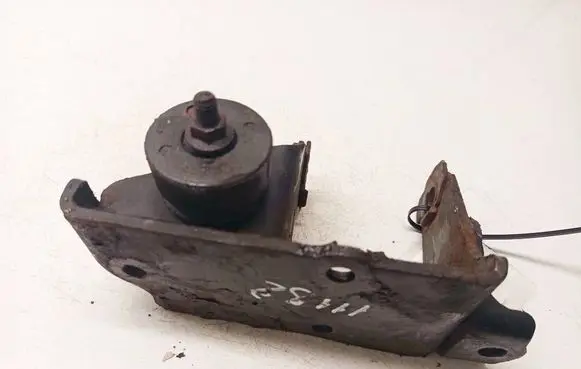 Toyota Corolla Verso AR10 Engine mounting bracket 