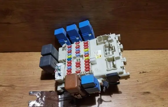 Nissan Primera Fuse box set