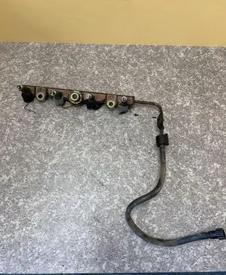 Toyota Avensis T220 Fuel main line pipe