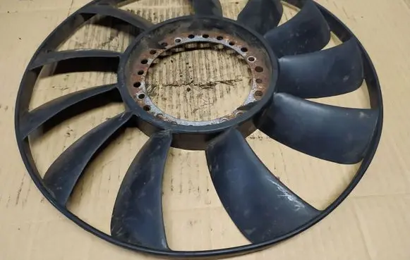 Volkswagen PASSAT B5 Fan impeller 058121301B