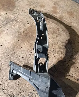 Volkswagen Touareg I Front bumper mounting bracket 7L6807183D