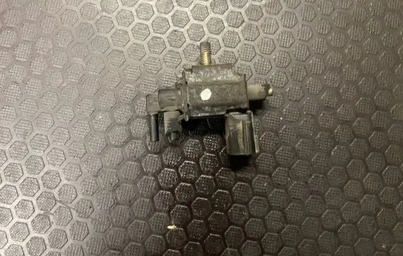 Infiniti FX Turbo solenoid valve K5T46582