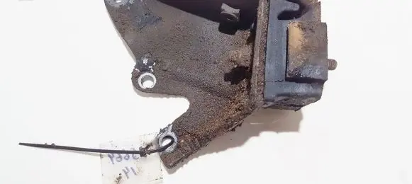 Engine mount bracket