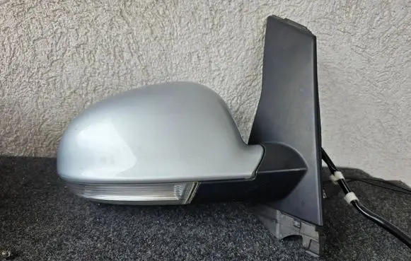 Volkswagen Golf Plus Front door electric wing mirror 5M0