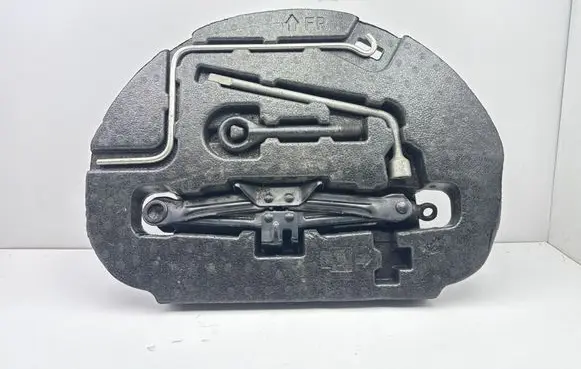Toyota Prius+ (ZVW40) Tool set 6477747080