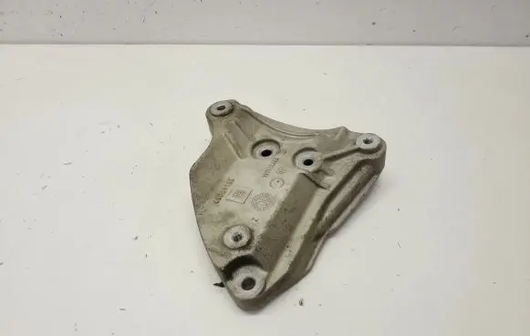 Chevrolet Volt I A/C compressor mount bracket 55569037