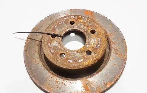Volvo V50 Rear brake disc neventiliuojamas