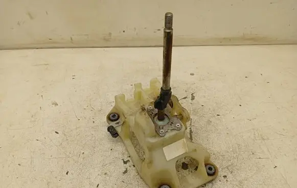 KIA Ceed Gear shifter/selector 437001H100