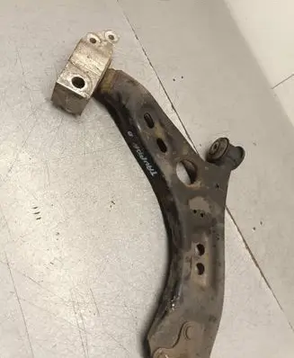 Volkswagen Touran II Front lower control arm/wishbone