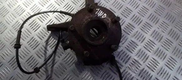 Nissan Almera Tino Front wheel hub
