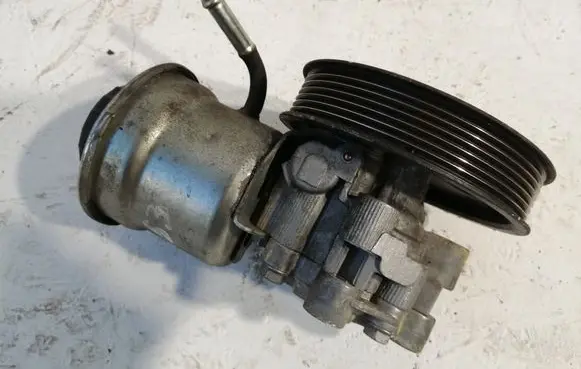 Toyota Avensis T250 Power steering pump 4431005120