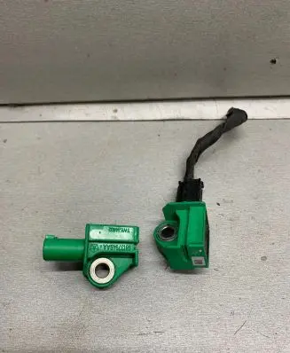 Chrysler Town & Country V Airbag deployment crash/impact sensor 68137949AA 5WK44602