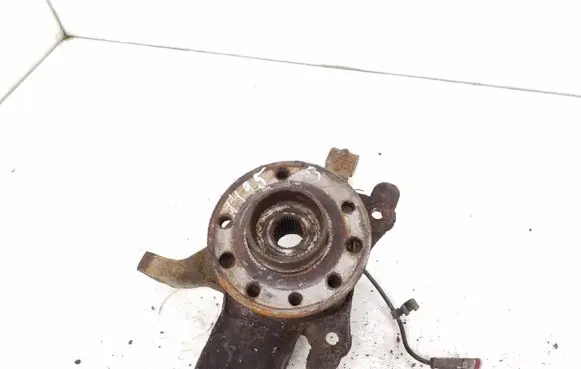 Opel Zafira B Front wheel hub spindle knuckle