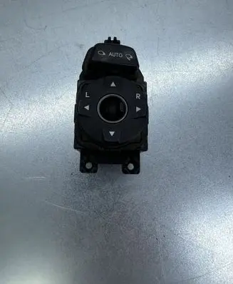 Hyundai Santa Fe Wing mirror switch 935732W200