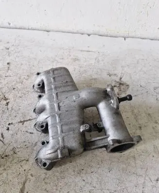 Volkswagen Golf IV Intake manifold 038129713J