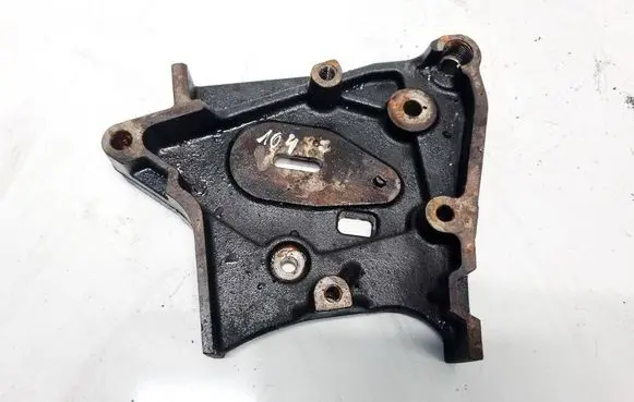 Engine mounting bracket