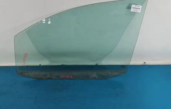 Volkswagen Touran I Front door window glass four-door IMPRK1577774