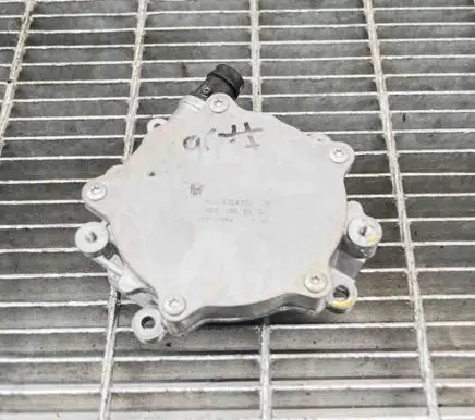 Mercedes-Benz GLA W156 Vacuum pump A2701800901