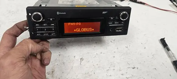 Radio/CD/DVD/GPS head unit