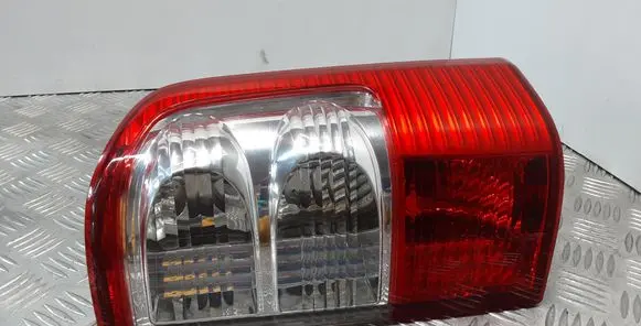 Nissan Patrol Y61 Rear/tail lights