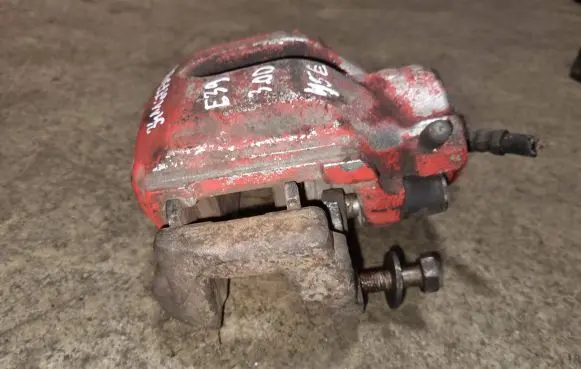 BMW 5 E39 Front brake caliper 34116773132