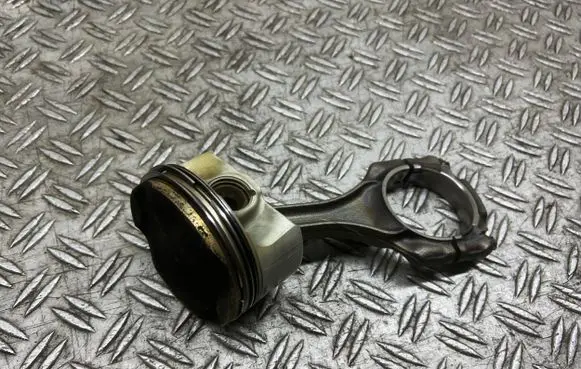 BMW 6 F06 Gran coupe Piston with connecting rod