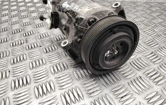 Volvo V70 Air conditioning (A/C) compressor (pump) 31332528