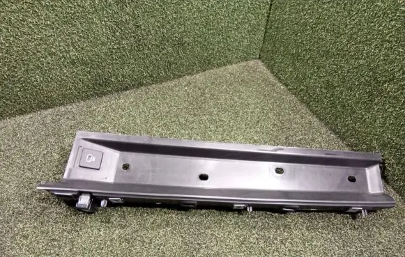 Land Rover Defender Panel trim L8B206202BD M8E219010CA