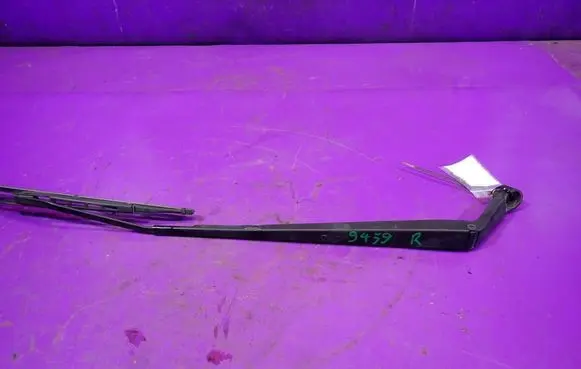 Toyota Avensis Verso Front wiper blade arm