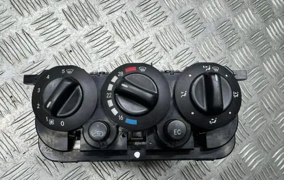 Mercedes-Benz A W168 Climate control unit 1688302085 Q110901