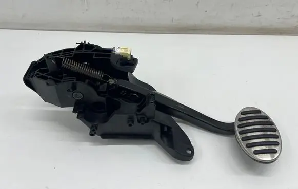 Mini Clubman F54 Brake pedal 6858616 6860677