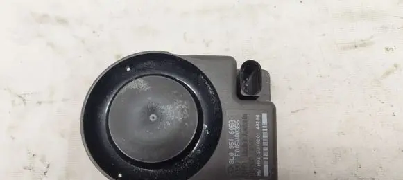 Audi A3 S3 8L Alarm system siren 8L0951605A