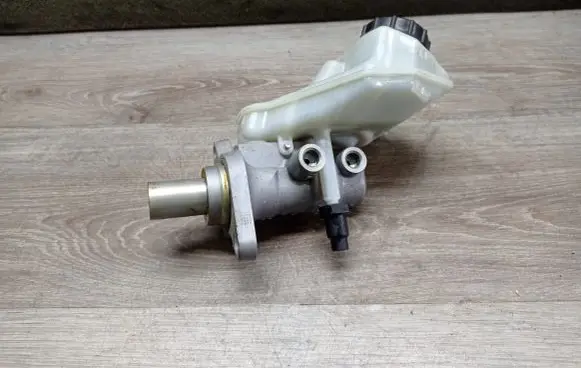 Volvo XC70 Master brake cylinder 03350885571