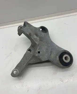Infiniti Q30 Engine mount bracket A2462401309