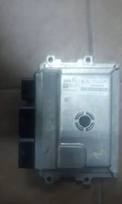 Peugeot 208 Engine control unit/module 9805895780