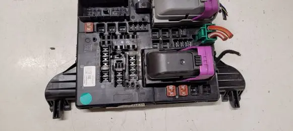 Opel Insignia A Fuse module 1327732102