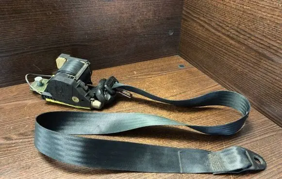 Iveco Daily 3rd gen Front seatbelt 33000317A 33009759