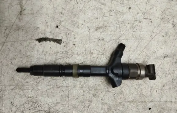Toyota Corolla Verso AR10 Fuel injector 236700G010 09F25694