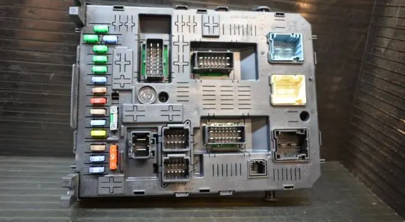 Citroen C5 Fuse module 28119759
