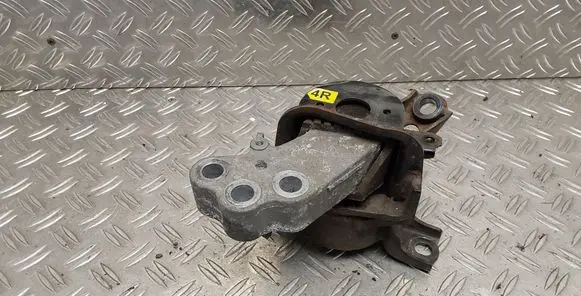 Toyota Verso Engine mount bracket