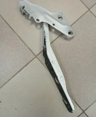 Engine bonnet/hood hinges