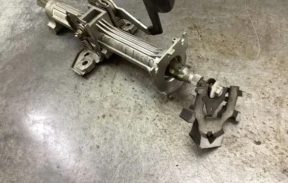 Jeep Grand Cherokee (WK) Steering wheel axle P05057151AD