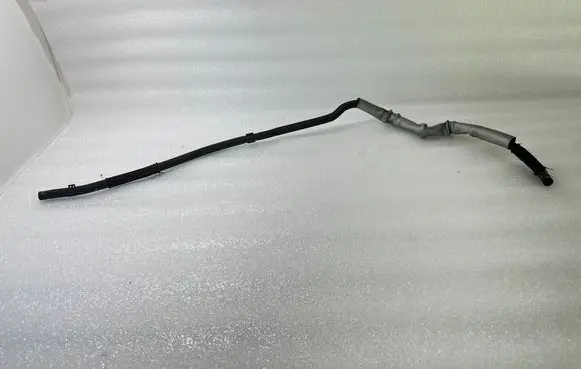 Volkswagen Touareg I Engine coolant pipe/hose 7L6122447BM
