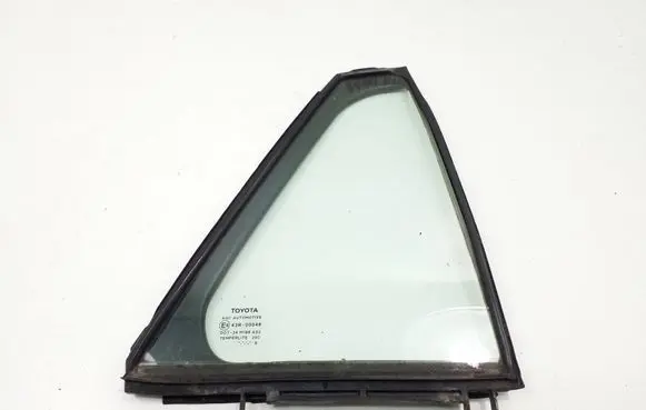 Toyota Avensis T270 Front door vent window glass four-door 6812505010